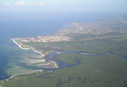 Port-Gentil et île Mandji : vue aérienne - Photo : Cedric Denis, mai 2005